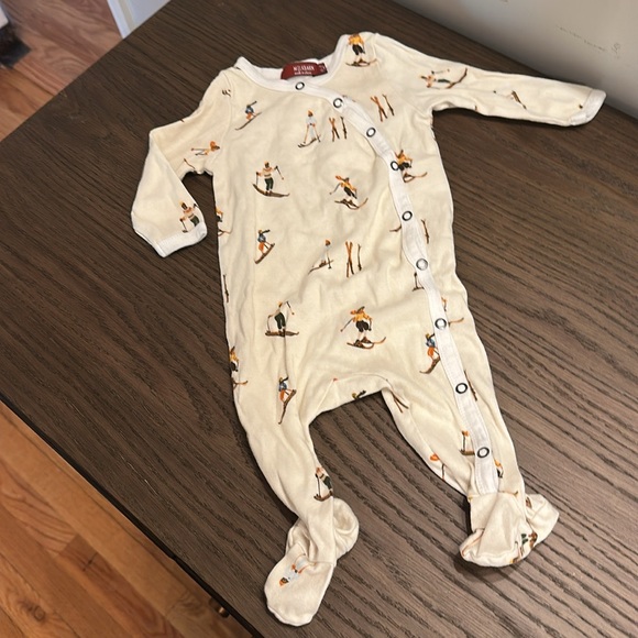 Milkbarn Cream Romper with Ski Print - Picture 3 of 3